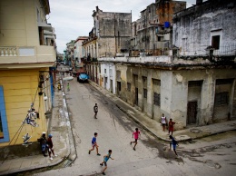 Администрация Трампа ужесточает режим поездок американцев на Кубу
