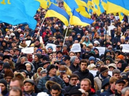 Три четверти украинцев склонны к авторитаризму и левым идеологиям
