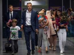 Дети скандально известной семьи Сусляк вернулись из Грузии на президентском самолете