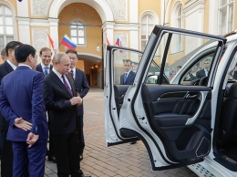 Путин официально открыл дорогу в Россию китайскому автопрому и смотрит на американский