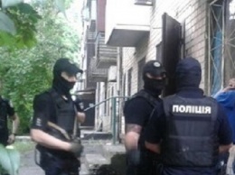 В Кривом Роге в подъезде одного из домов задержаны два наркоторговца