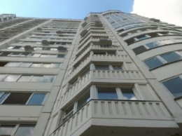 Под Киевом 2-летний ребенок выпал из окна 8 этажа и погиб