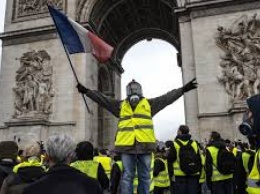 Протестующим во Франции запретили громить центр Парижа