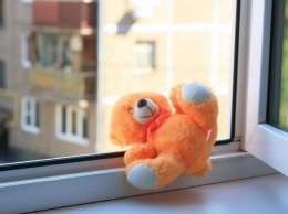 Под Киевом ребенок разбился насмерть, выпав из окна