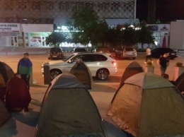 В Молдове неизвестные развернули палатки возле госучреждений