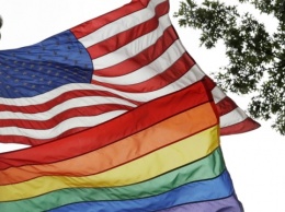Трамп запретил поднимать флаг ЛГБТ на флагштоках посольств США