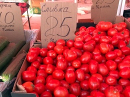 Цены в Одессе: помидоры и морковь по 25 гривен, черешня от 40