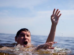 Черное море превратилось в ядовитую жижу, люди в панике: кадры катастрофы