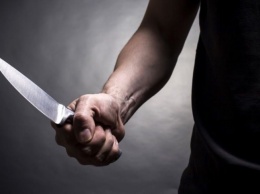 Житель Николаева изрезал сожительницу, а потом воткнул себе нож в грудь