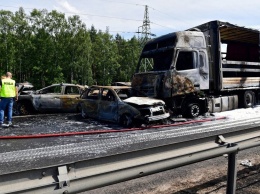 Появились фото и видео с места огненного ДТП в Польше, где погибли шесть человек