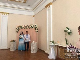 Боец из Кривого Рога приехал из фронта в отпуск, чтобы жениться
