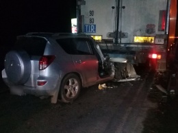 На Николаевщине Toyota RAV4 столкнулась с фурой Renault Magnum - пассажир легковушки в больнице (ФОТО)