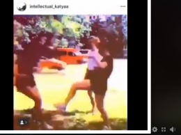 В Киеве школьницы жестоко избили ровесницу: видео опубликовали у себя в Instagram