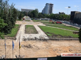 В рамках реконструкции площади Соборной безжалостно уничтожается газон за 1,8 млн
