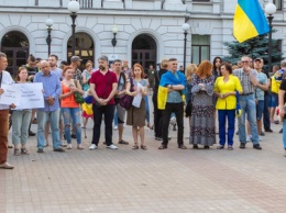 «Путин убивает, Зеленский покрывает»: в Днепре митинговали против капитуляции Украины