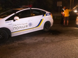 В Киеве на Житомирской трассе столкнулись грузовик, "Жигули" и Opel: троих людей госпитализировали