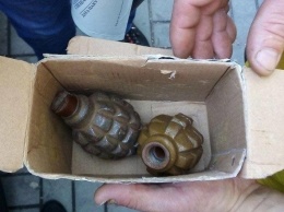 Жительница Днепра продавала в подземном переходе боевые гранаты