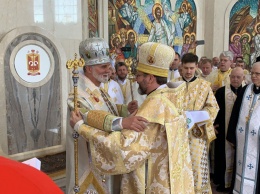 Украинцам назвали "божественный" доход украинской церкви: от таких зарплат падает челюсть