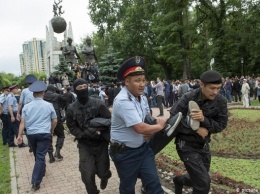 Задержанных участников стихийных протестов в Казахстане ищут родные