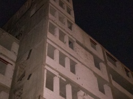 В Киеве на Подоле парень выпрыгнул из окна скандального заброшенного здания