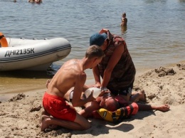 В Никополе на городском пляже спасли утопающего