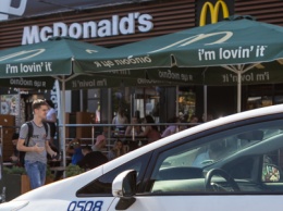 Переполох в McDonald's в центре Днепра: люди задержали мужчину