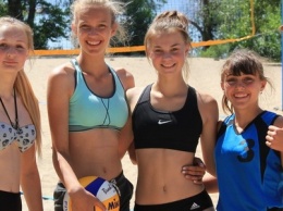 В Никополе прошел Кубок города по пляжному волейболу среди девушек