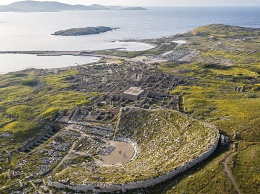 Необитаемый греческий остров Делос заселяют скульптурами Гормли