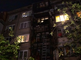В Днепровском районе Киева произошел пожар на нескольких балконах жилого дома