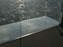В США треснул стеклянный пол на высоте 442 метра