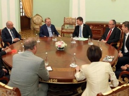 Кучма обсудил "хлебное перемирие" на Донбассе с главой ОБСЕ