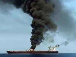 На двух танкерах в Оманском заливе произошли взрывы - США обвиняют Иран