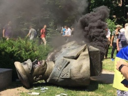 Харьковский активист сообщил об обысках из-за сноса памятника Жукову