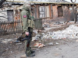 Боевики обстреляли жилой дом в Марьинке