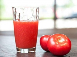 И полезный, и опасный: российские врачи о свойствах томатного сока