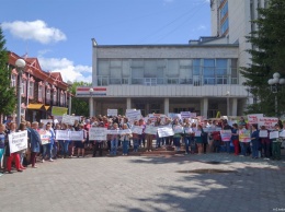 В Томске педагоги вышли на массовую акцию протеста