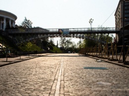 В Киеве на два месяца закроют пешеходный мост на Аллее Небесной Сотни