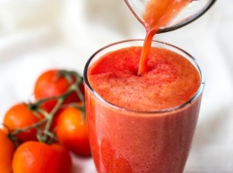 Диетологи назвали опасное влияние томатного сока на здоровье человека