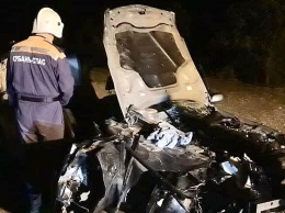 В Горячем Ключе иномарка влетела в грузовик - пострадали три человека