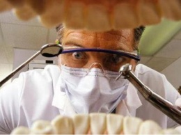 Кровоточат десны: опытный стоматолог дал 10 советов