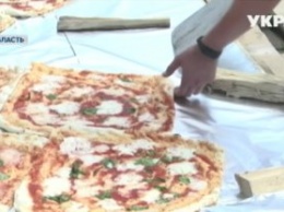 Рекорд Украины: в Тернопольской области создали крупнейшую пиццу страны