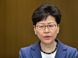 Глава правительства Гонконга извинилась перед тысячами протестующих