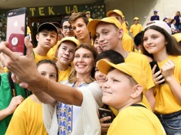 Елена Зеленская поделилась с украинцами частичкой детства: "Я снова здесь"