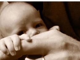 Инстамама: Меган Маркл опубликовала новое фото принца Гарри и их сына в соцсети