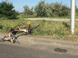 На Донецком шоссе Mitsubishi на скорости снес двоих людей: погибли двое, пострадал годовалый ребенок