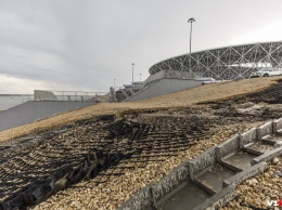 В России дождем размыло склон возле стадиона, который построили к Чемпионату мира: видео
