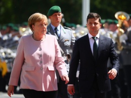Судорожный припадок случился у Меркель на встрече с Зеленским: на эти кадры страшно смотреть