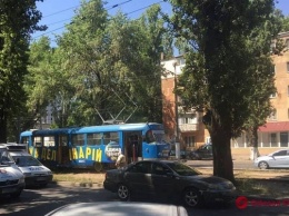 В Одессе парень попал под трамвай из-за наушников