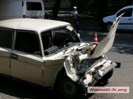В Николаеве «Жигули» протаранили «Форд» и маршрутку: пострадал водитель