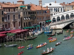 Запорожанка наблюдала яркий заплыв в Венеции - фото